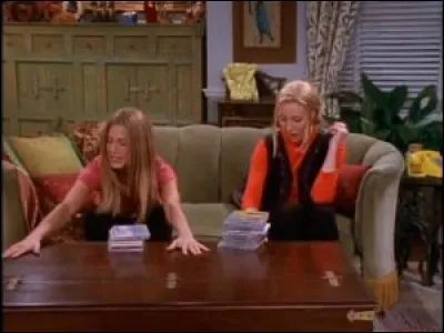 Cette TANTE appartient au groupe d'amis de la série FRIENDS, car il y a bien une tante (voire plus) dans FRIENDS. Qui est tante dans la série ?