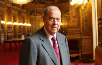 Charles Pasqua avait annoncé sa candidature pour l'élection de 2002. Pour quelle raison n'est-il finalement pas candidat ?