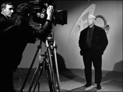 Avant lui, un autre humoriste avait, en 1965, annoncé sa candidature. De qui s'agissait-il ?