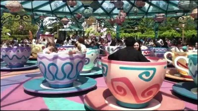De quel dessin animé est tirée l'attraction des tasses qui tournent ?