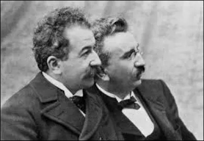 Dans quels domaines se sont illustrés les frères Auguste et Louis Lumière ?