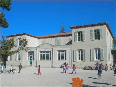 &Agrave; l'&eacute;cole, tu pr&eacute;f&egrave;res...