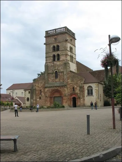 YZEURE - Dans quel département se trouve cette commune située dans l'agglomération de Moulins ?