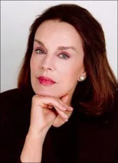 Quand elle a débuter dans le journalisme, Catherine Nay était déjà une fille de pois qui faisais des bonnes piges.