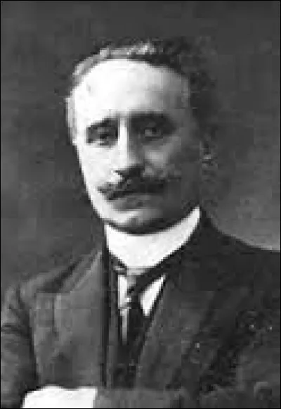 Quel incident aurait pu coûter la vie à Paul Deschanel ?