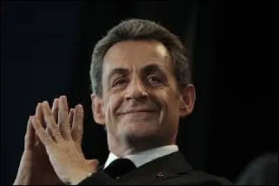 Voici les notes obtenues par Nicolas Sarkozy au baccalauréat. Quelle est l'intruse ? (Facile si on réfléchit un peu.)