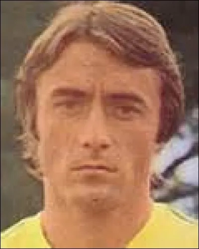 Dans quelle équipe bretonne au maillot jaune et vert Raynald Denoueix a-t-il joué ?