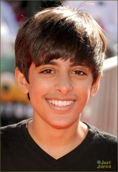 Dans "Jessie", quel r&ocirc;le joue Karan Brar ?