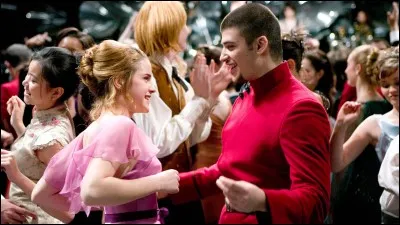 Lors de la deuxième épreuve du tournoi des trois sorciers, Harry sauve :