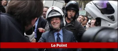 Ah le fameux scooter ! Une vraie dégaine de livreur de pizzas avec son casque...

Quel permis faut-il pour conduire un scooter de 125cc ?