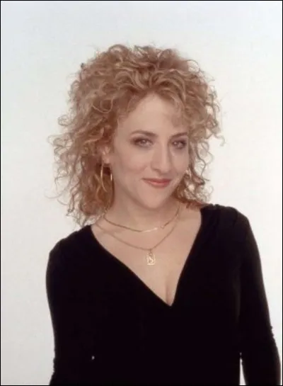 Où Sharona part-elle vivre avec son mari ?