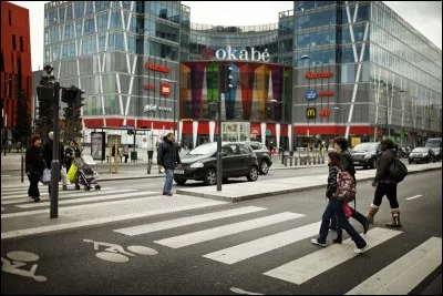 KREMLIN-BIC&Ecirc;TRE (LE) - Quelle est la situation de cette commune du Val-de-Marne par rapport &agrave; Paris ?