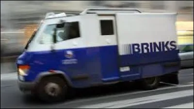 Les convoilleurs pas gros retiennent les fafs et avancent leurs pion.