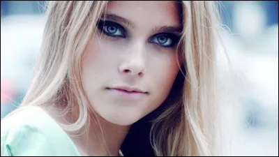 Qui est cette actrice qui joue le rôle d'Ambre Smith dans la série "Soy Luna" ?