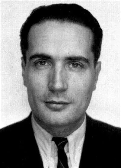 1965 - Alors que le général de Gaulle était donné largement favori dans les sondages, un candidat socialiste parvient à mettre ce dernier en ballottage en recueillant quasiment 45% des suffrages au second tour. Quel est son nom ?