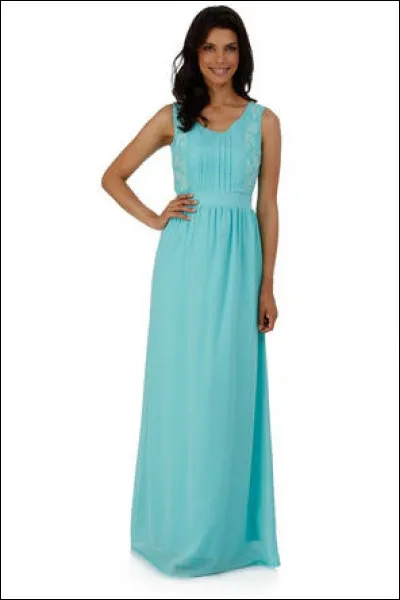 Elle portait une robe empire en velours nacarat, cochez la bonne couleur.