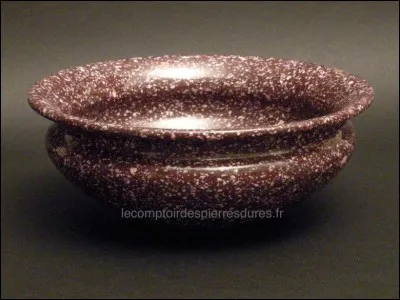 Le porphyre est une roche magmatique qui peut prendre plusieurs couleurs, mais la plus prestigieuse est ?