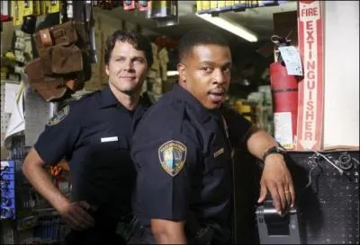 Quel membre de la famille du coquipier d'Eddie revient dans sa vie ?