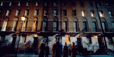 Dans "Harry Potter et l'Ordre du phénix", comment s'appelle l'elfe de maison du 12 Square Grimmaurd ?