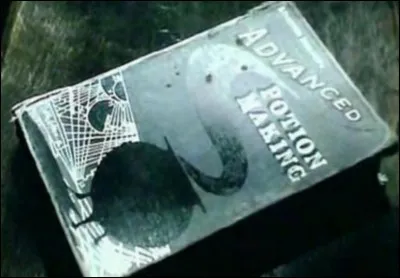 Dans "Harry Potter et le Prince de sang-mêlé", à qui a appartenu "Le Manuel avancé de préparation de potions" avant qu'un des personnages principaux ne le trouve ?