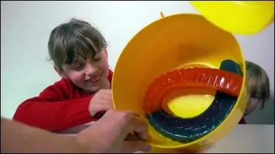 Dans quelle chaîne cette fille apparaît-elle ?