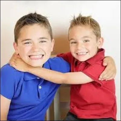 Comment s'appelle le grand frère de Swan sur la chaîne "Swan the Voice " ?