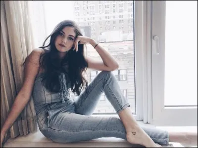 Comment s'appelle cette fille ?