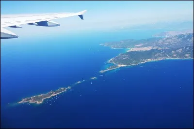 De quel grand archipel fait partie Sainte-Lucie ?