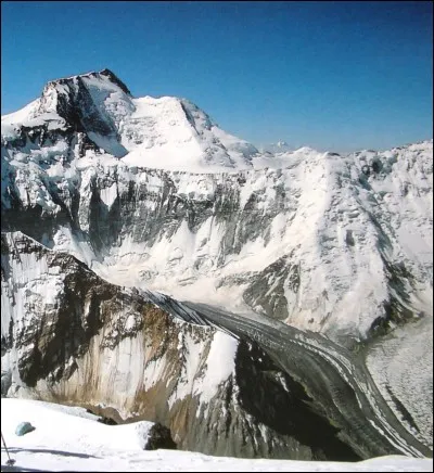 Quel est l'altitude du point culminant du Tadjikistan ?