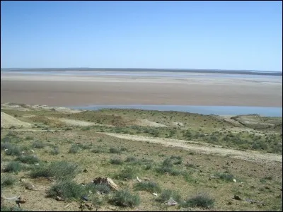 Comment s'appellent les deux principaux fleuves qui traversent le Tadjikistan ?