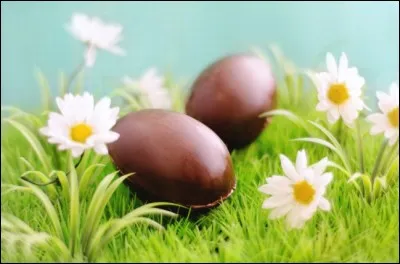 Dans d'autres pays, quel animal dépose les oeufs en chocolat ?