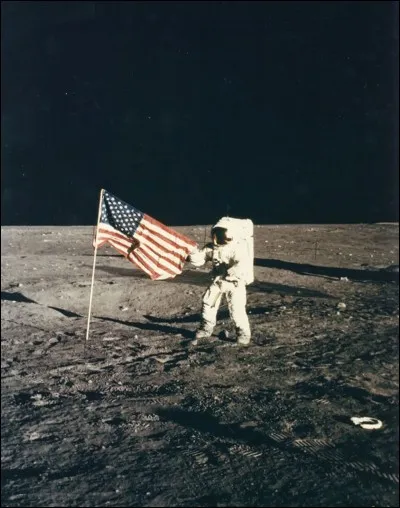 Selon le droit de l'espace, quel est le statut territorial de la Lune ?