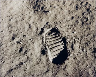 Comment s'appelle la mer lunaire certainement la plus connue ?