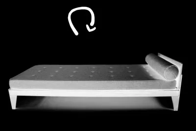 Qui joue dans "A l'endroit opposé de la couchette" ?