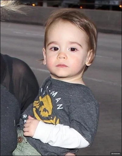 Comment s'appelle le fils de Sarah ?