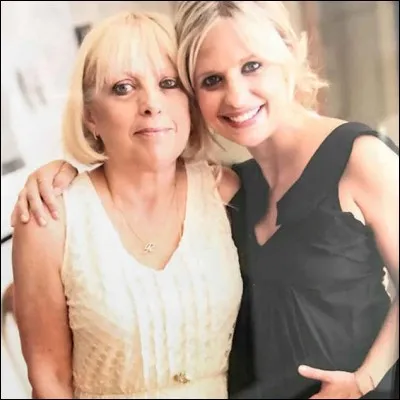 Comment s'appelle la mère de Sarah ?