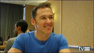 Comment s'appelle le réalisateur de la série ?