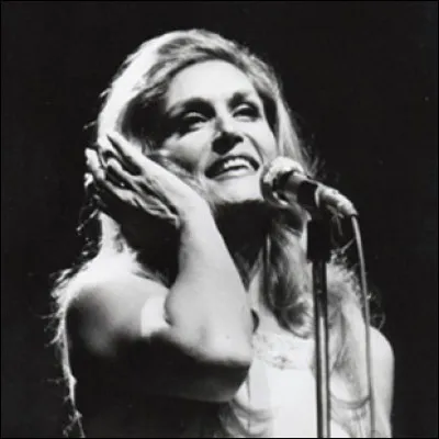 Quel comédien chante "Paroles, paroles" avec Dalida en 1973 ?
