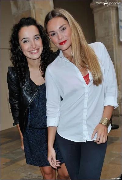 Comment s'appelle son amie en vrai ?