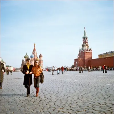 Cette place vous "guide" pour trouver ce titre !