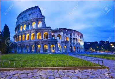Combien de temps a pris la construction du Colisée ?
