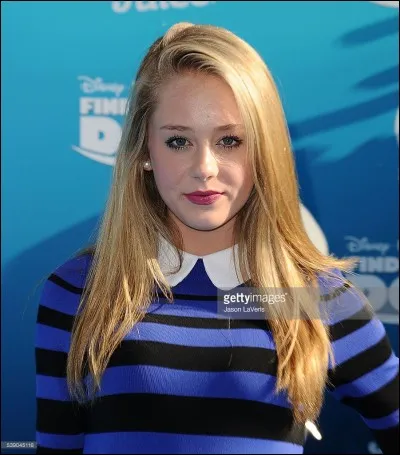 Comment s'appelle la fille qui fait très attention à son apparence ?