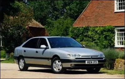 Quel est ce modèle de la marque Renault ?