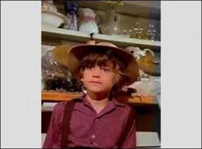 Que prend Willie quand il entre dans le magasin ?