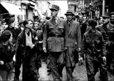 C'est la première ville française libérée en 1944 : de Gaulle s'y rend le 14 juin. Quelle est cette ville ?
