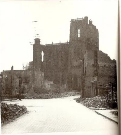 Enjeu stratégique de l'offensive allemande, cette ville, théâtre d'une importante bataille a été détruite en quasi-totalité par l'aviation allemande le 20 mai 1940. Quelle est cette ville ?