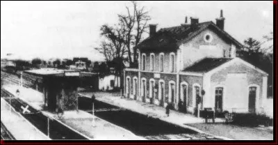 Quelle est cette petite ville du Loir-et-Cher, théâtre de l'entrevue entre Pétain et Hitler le 24 octobre 1940 ?