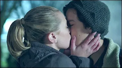 Et maintenant, comment appelle-t-on le couple de Jughead et Betty ?
(mes personnages préférés et mon couple préféré, bref les meilleurs)