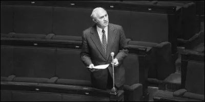Le 19 décembre 1967, l'Assemblée Nationale adopte la loi légalisant la contraception. Comment se nomme cette loi ?