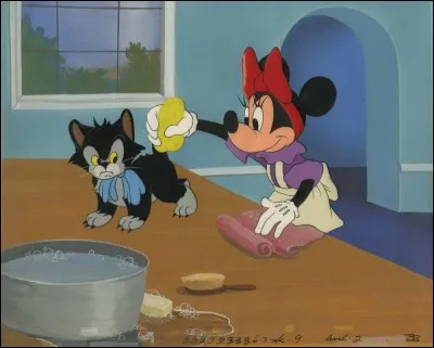 Dans "Mickey", comment le chat de Minnie s'appelle-t-il ?